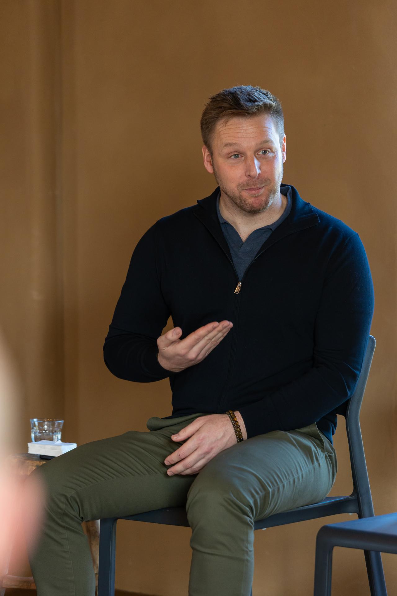 Christophe begeleidt trainingsdagen en modules rond systemisch werk, leiderschap en samenwerking.
